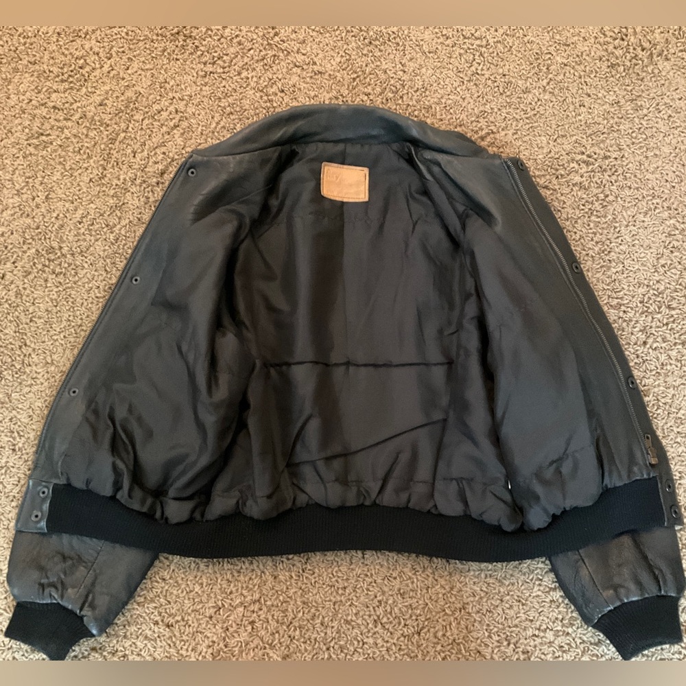 Women’s Vintage Early 90’s Black Leather Bomber Jacket-Zipper, Buttons, Pockets - Picture 5 of 16